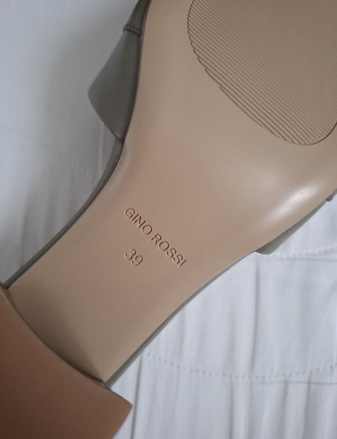 Nowe klapki skórzane Gino Rossi r. 39 khaki