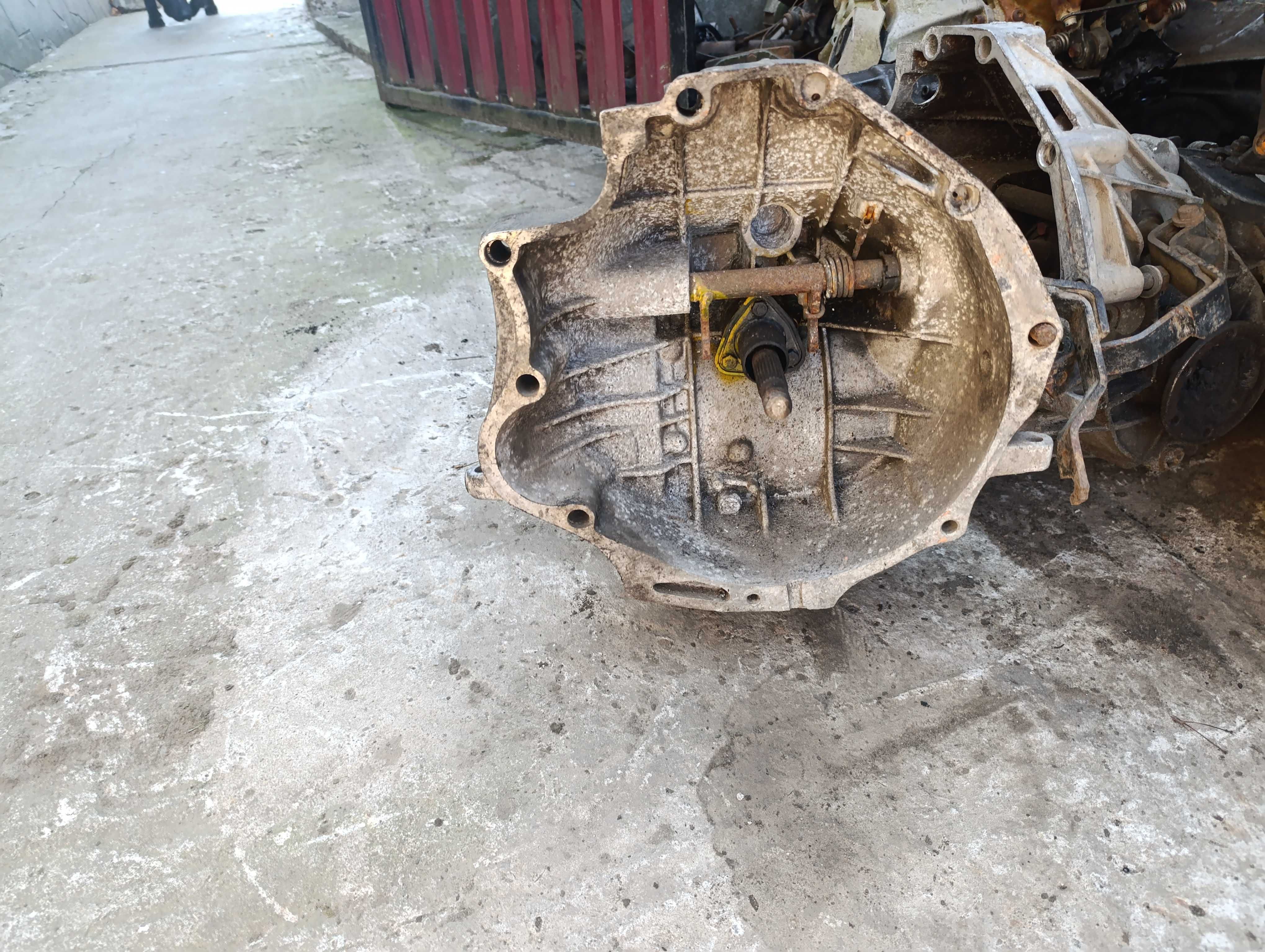 коробка МКПП Audi 100 1.8, passat B2
