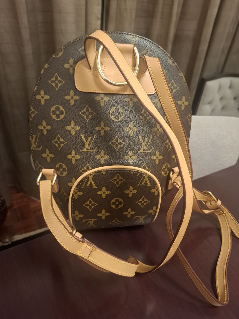 Mochila Louis Vuitton nova