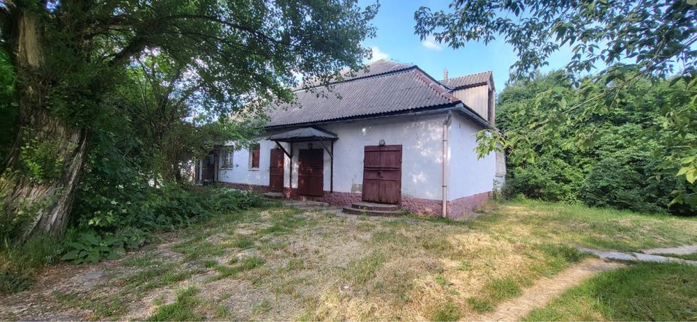 Продам приміщення під комерційну діяльність або житло