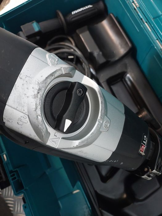 Перфоратор Makita HR 4013 C