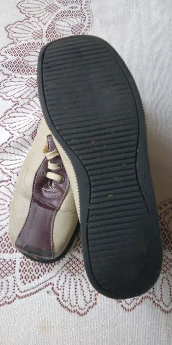 Жіноче взуття, віддам безкоштовно