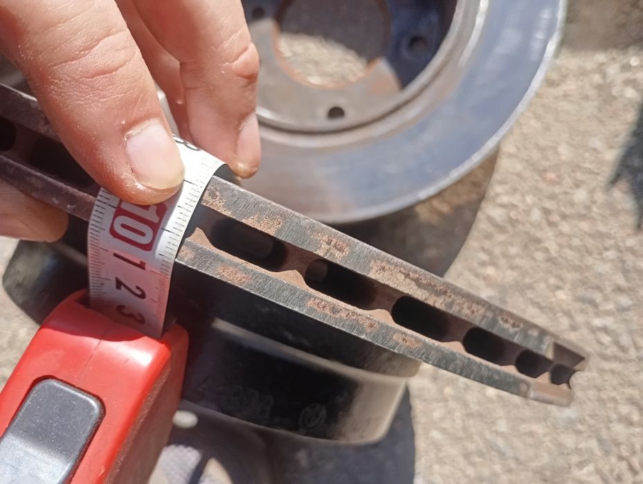 Продам задні тормозні диски на е46 (176мм)