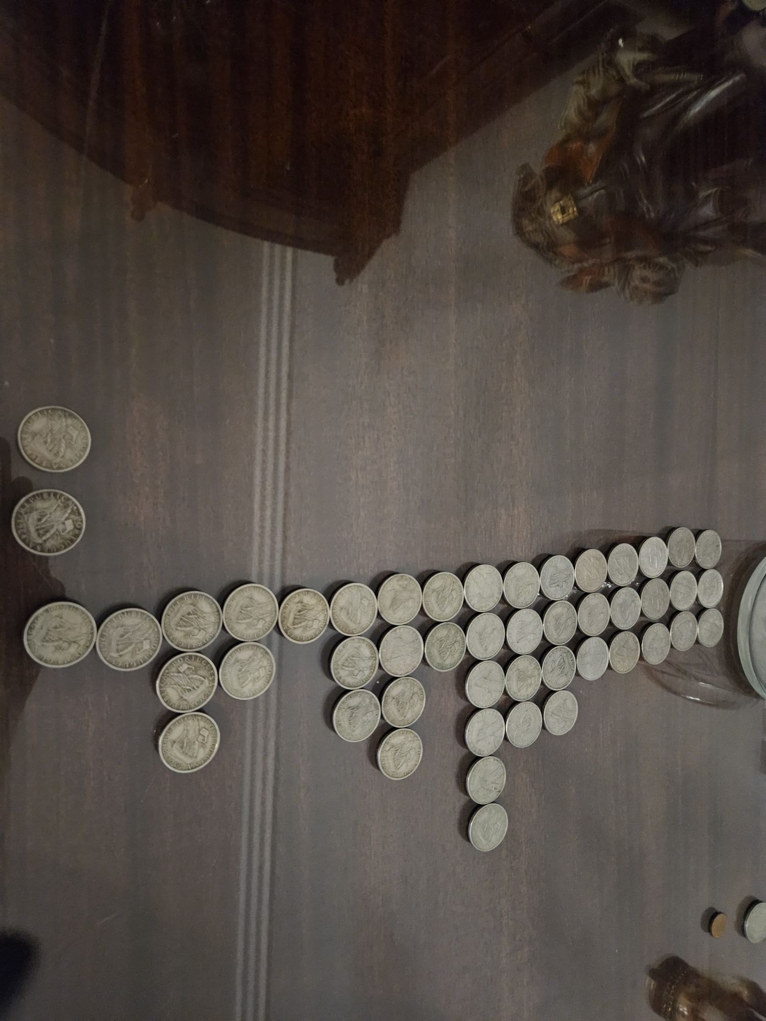 Moedas de 5 escudos dos anos entre 1963 e 1985
