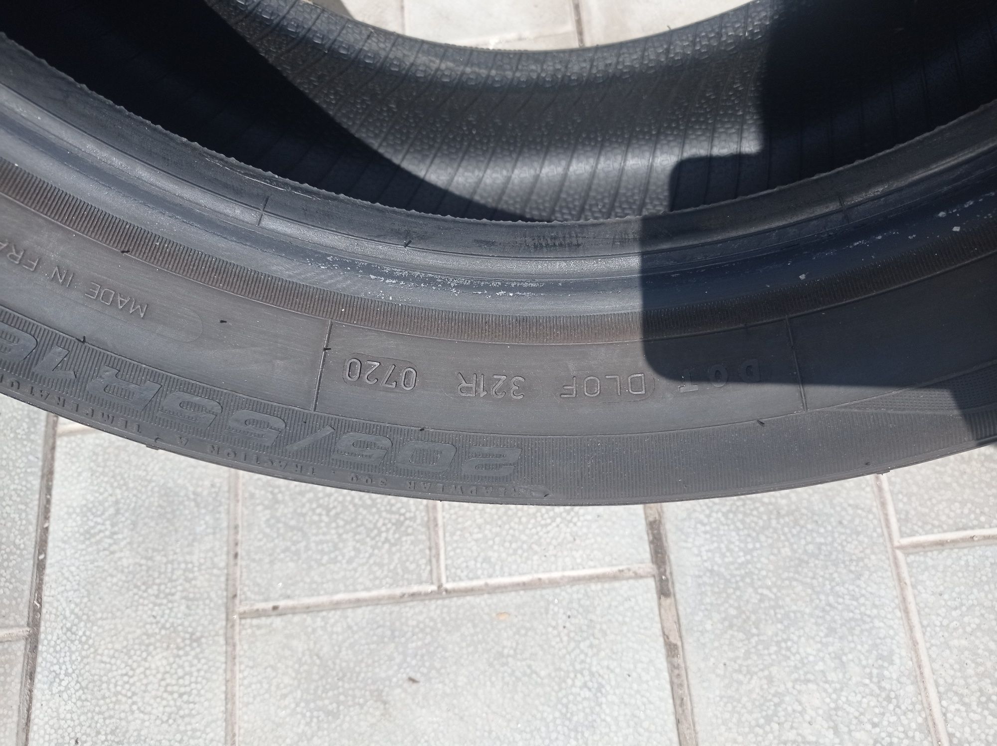 Продам резину 2-ва ската DUNLOP SPORT 205/55 R16