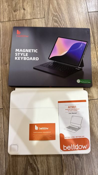 Магнітний чохол - клавіатура на iPad Air 13 12.9 дюймів