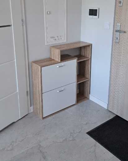 Szafka na Buty z Regałem Dwupoziomowa do Przedpokoju Biel Dąb Sonoma