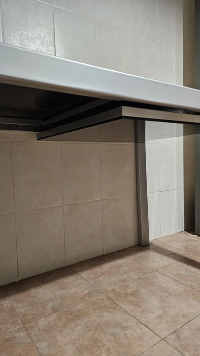 Mesa extensivel em vidro preto fosco