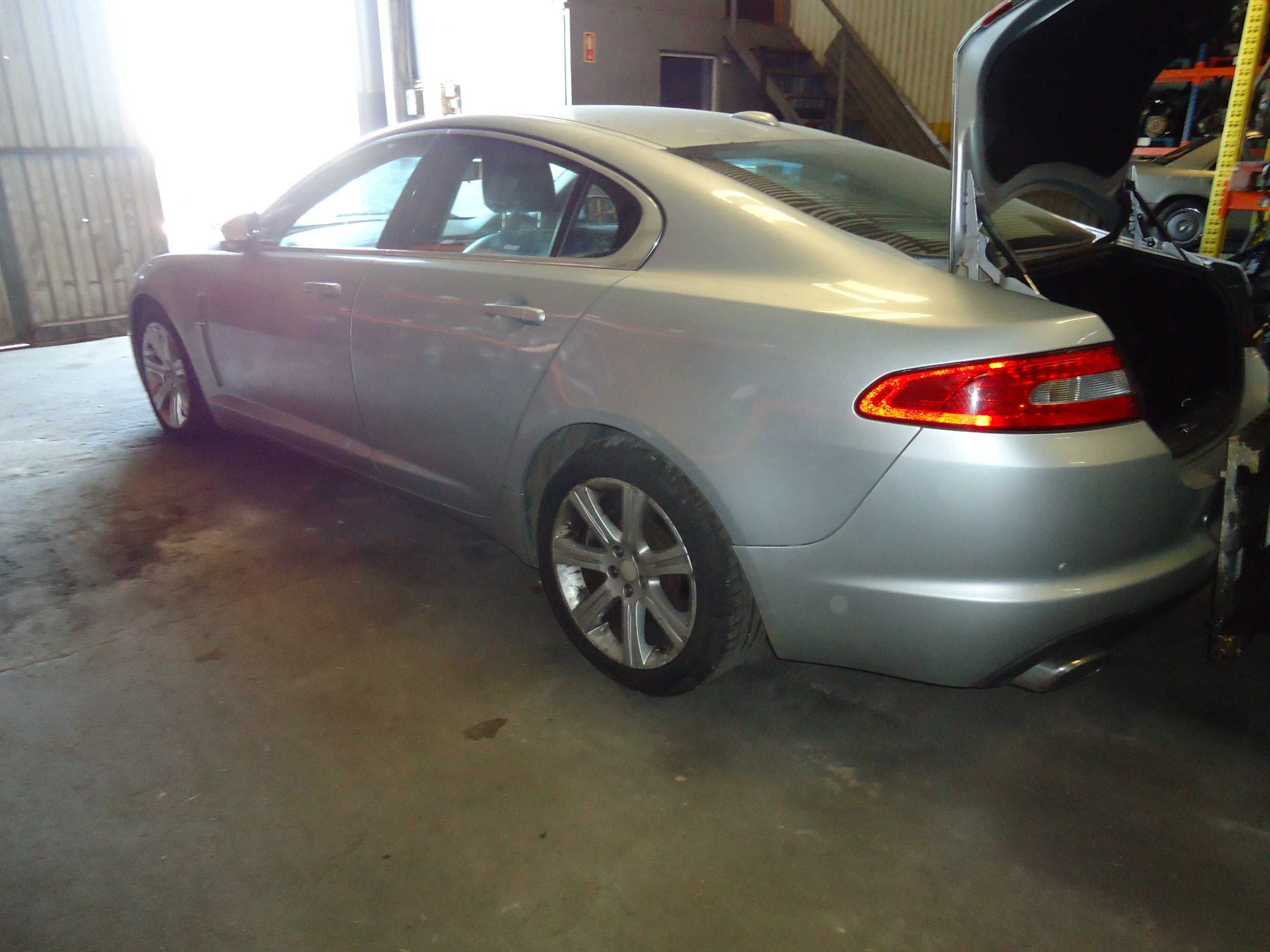 Jaguar XF 3.0D (306DT) de 2010 só ás peças