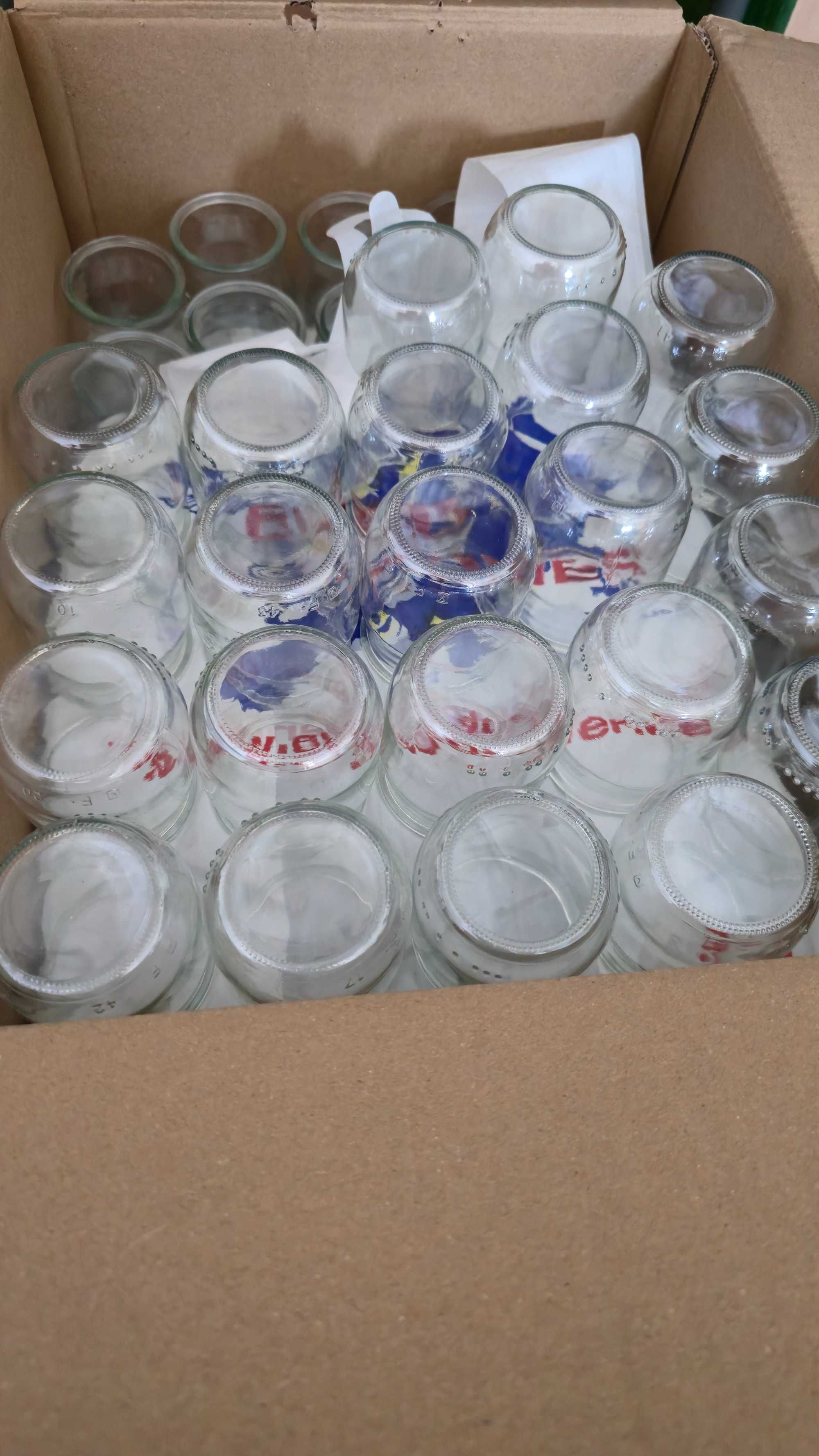 Copos de iogurte em vidro