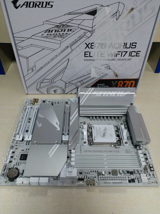 Gigabyte X870 Elite WIFI7 Ice під ремонт! на запчастини!
