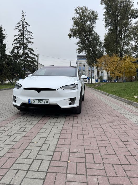 Пподам Tesla Model X