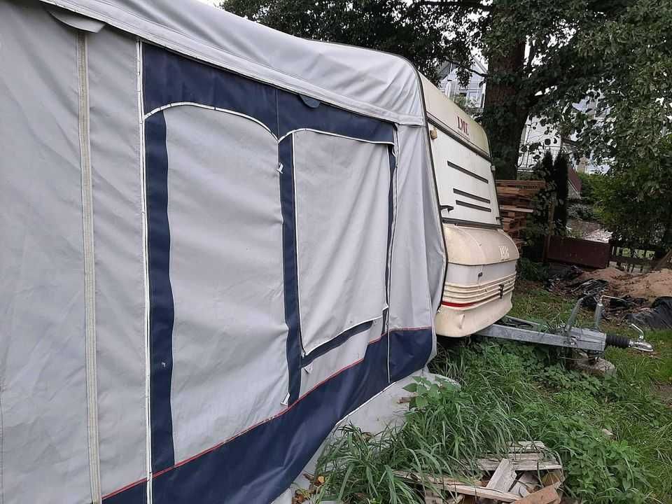 Przyczepa kempingowa LMC Caravan wraz z namiotem