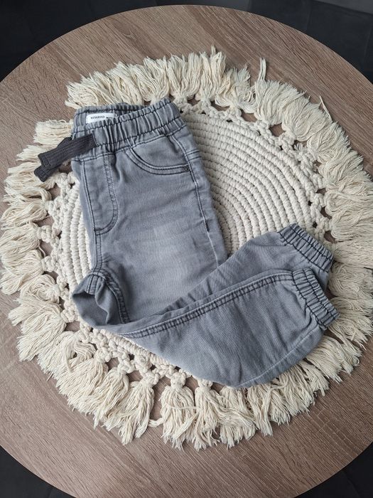 Szare Joggery Dżinsy Reserved 98cm