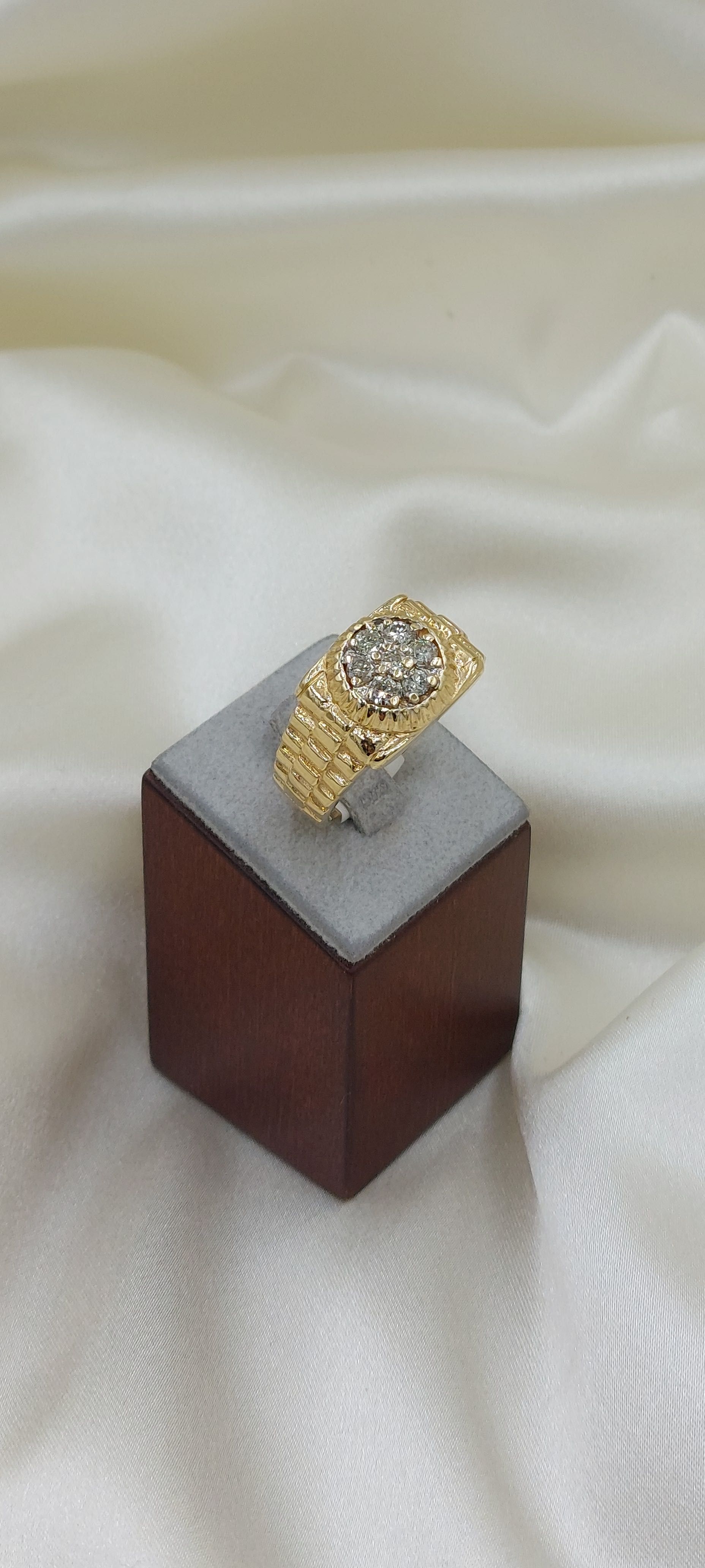 Złoty sygnet  Rolex z diamentami (brylantami).