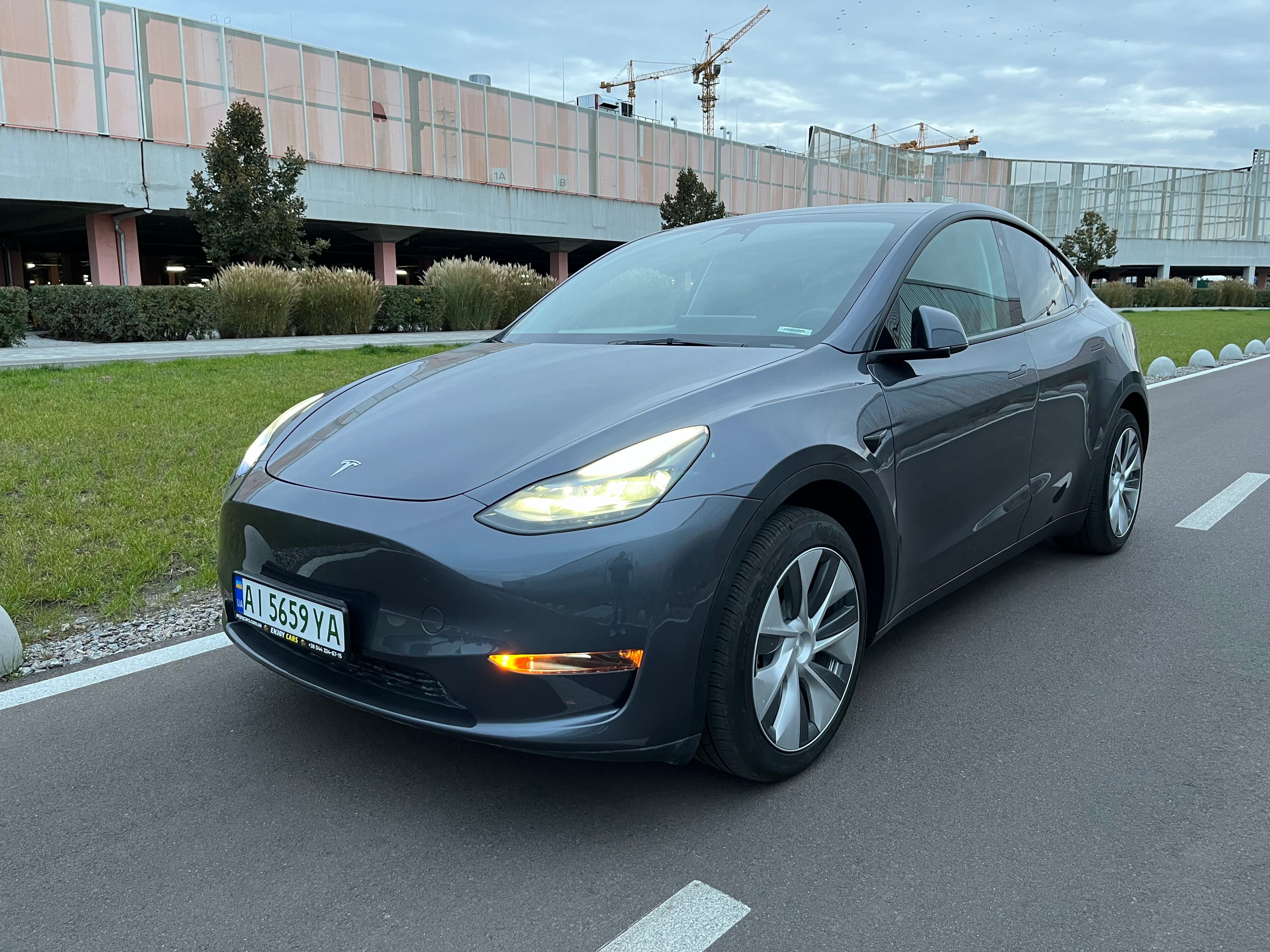 Оренда Tesla Model Y Long Range Dual Motor