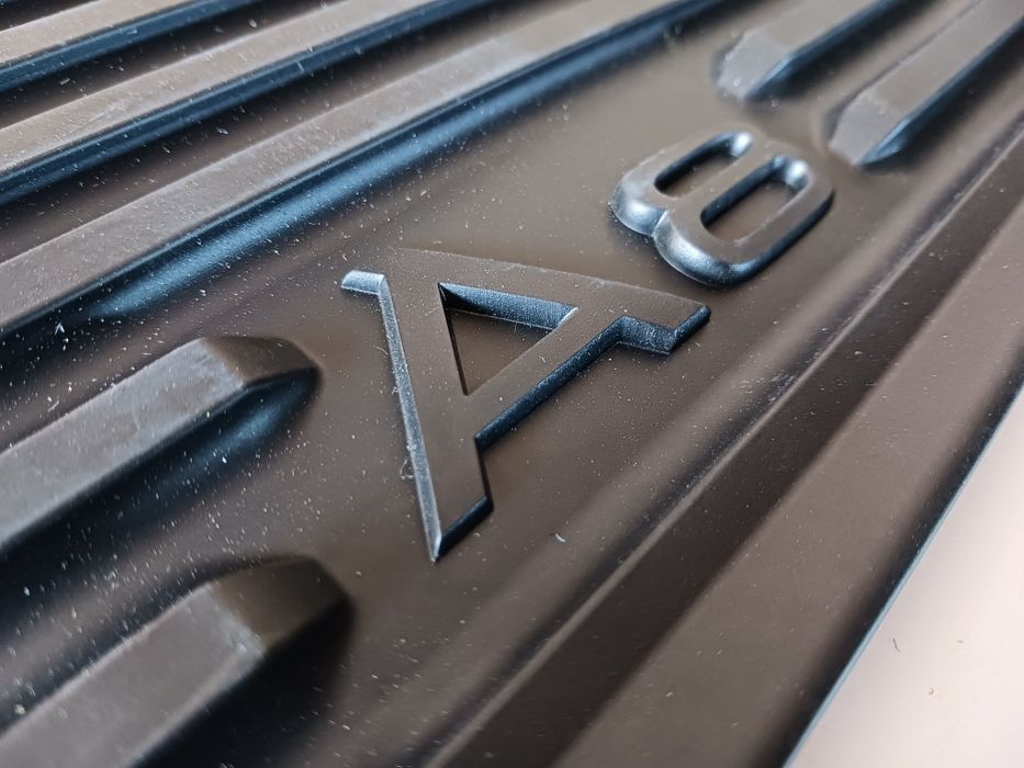 Oryginalne dywaniki gumowe Audi A8 D4 Anglik
