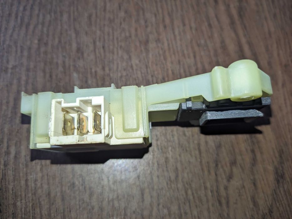 Замок люка стиральнрй машинки Model DM066