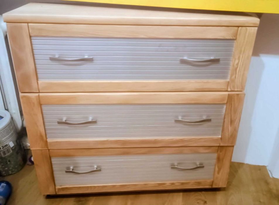 Komoda z szufladami .