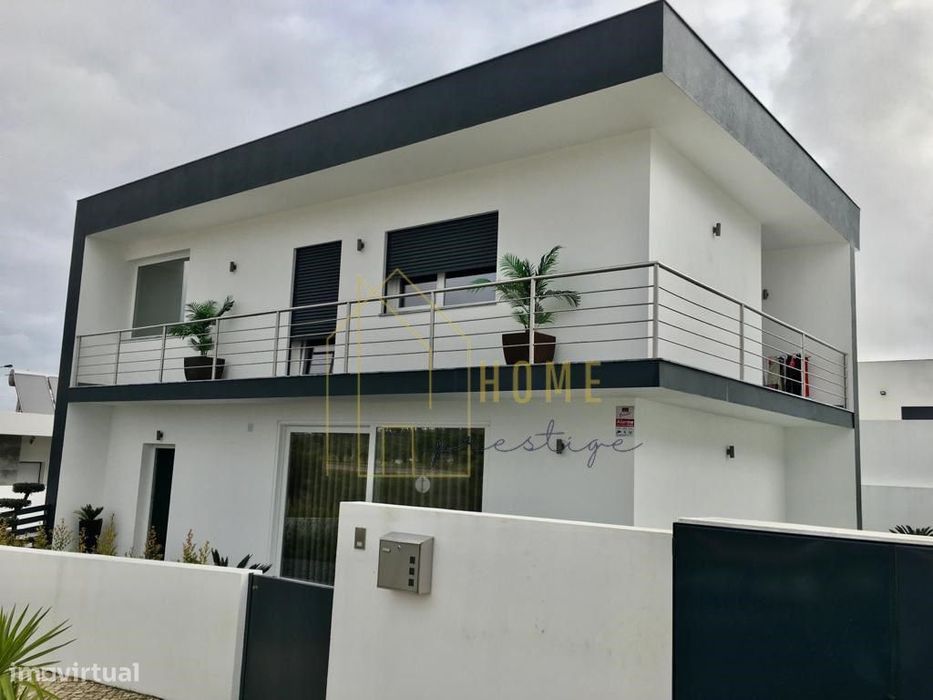 Moradia T5 na Urbanização Jardins de Santiago- Setúbal