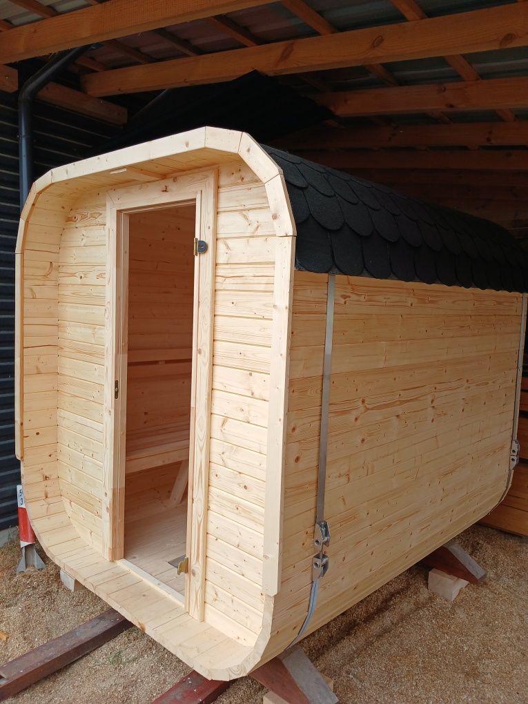 Sauna i balie, meble ogrodowe.