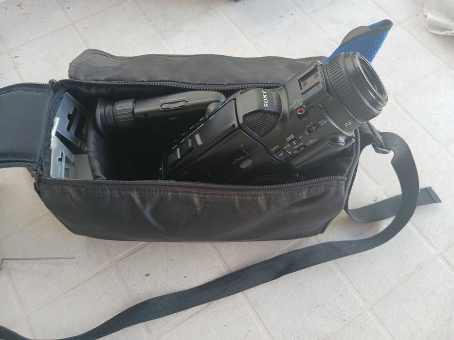 Câmara de filmar antiga Sony CCD-FX700E - para peças