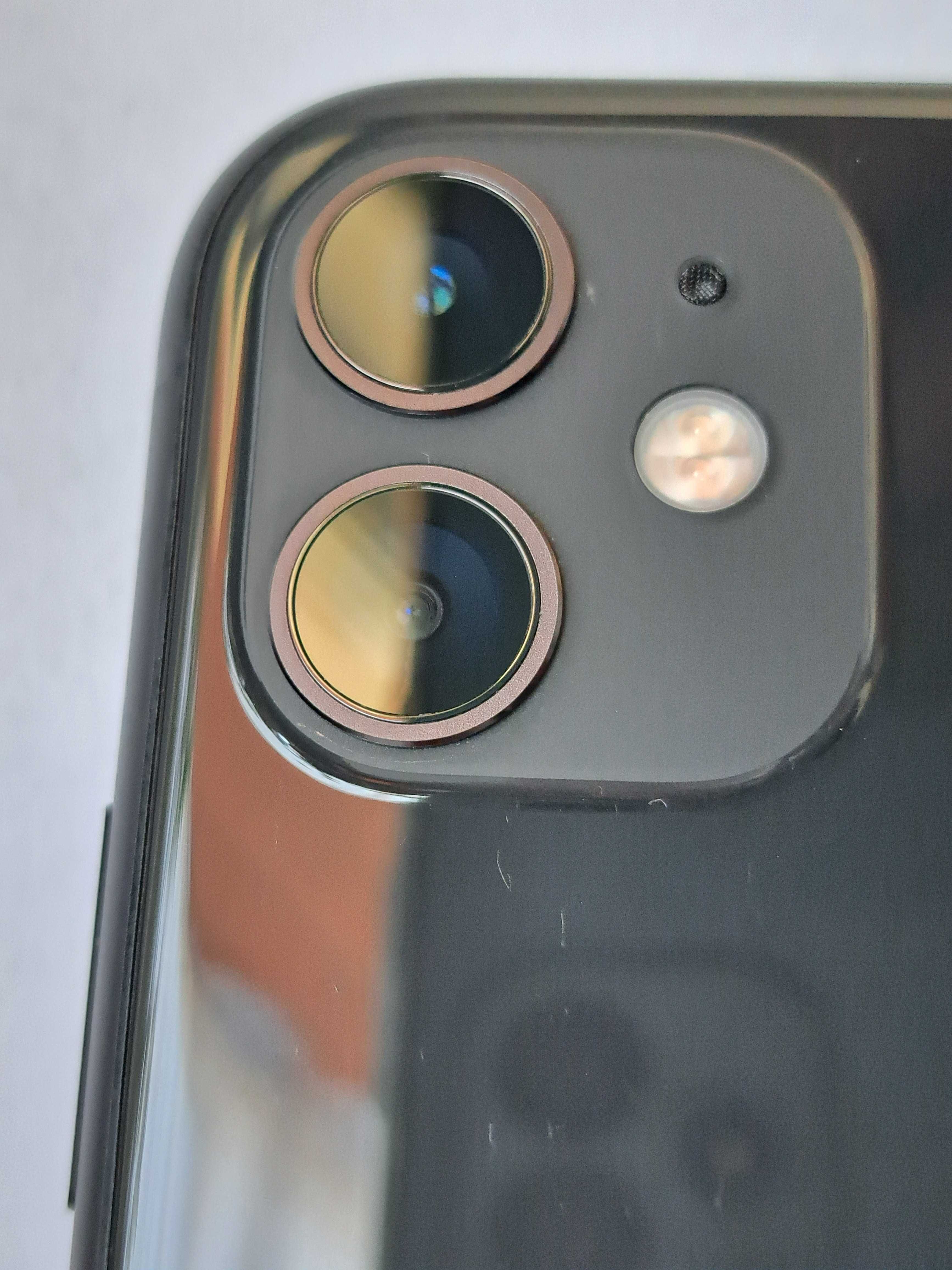 Apple iPhone 11 Czarny 64 GB + Ładowarka i Etui - Bardzo dobry stan