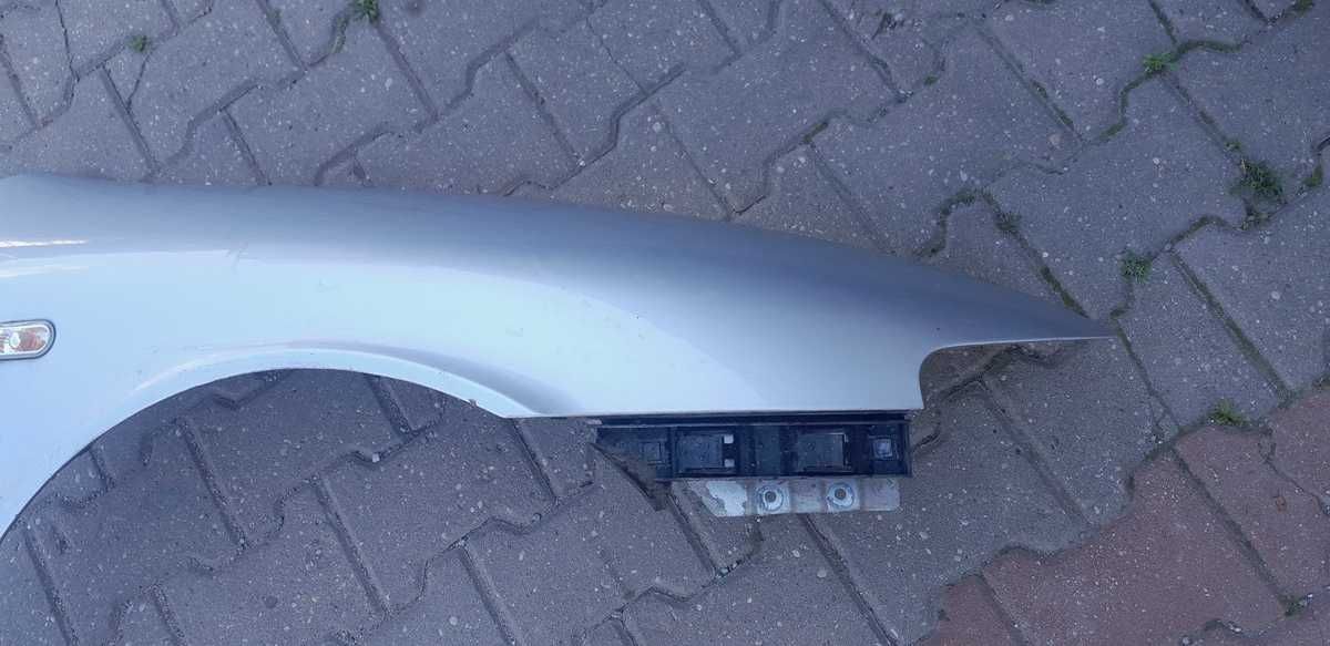 Błotnik przedni przód prawy Seat Leon Toledo 99-05 LS7N srebrny
