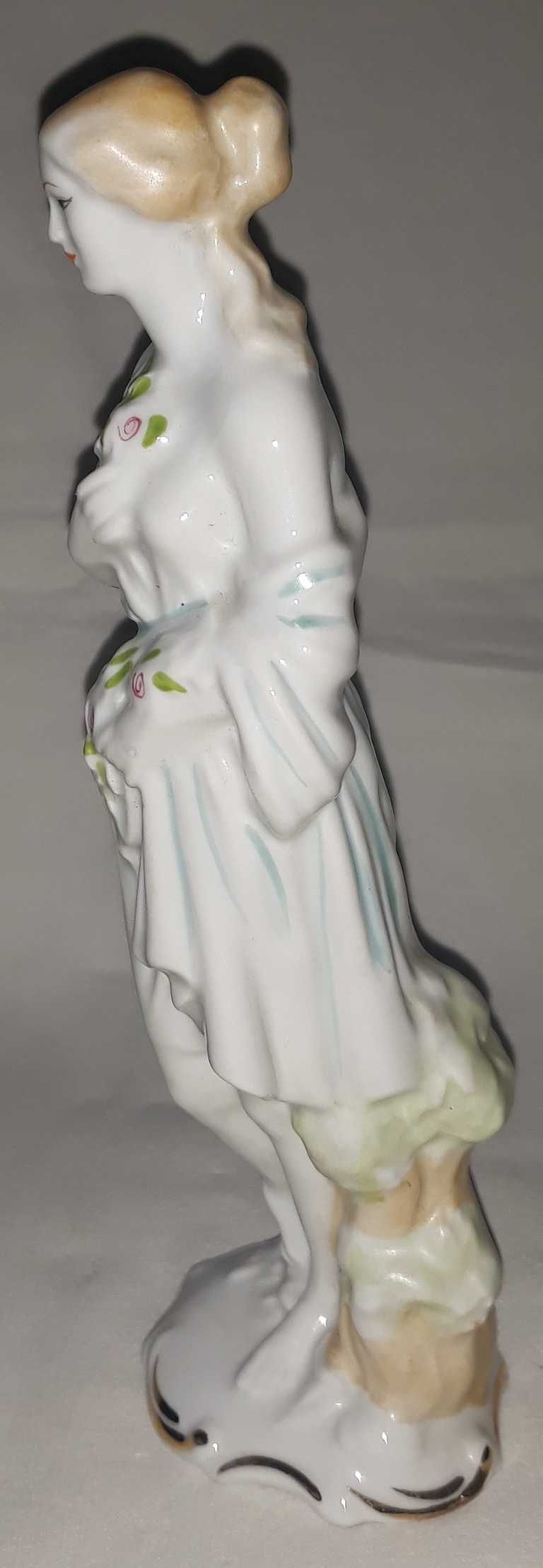 porcelanowa figurka kobieta