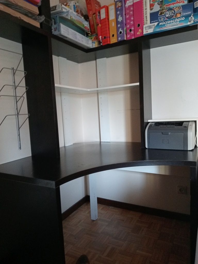 Secretaria IKEA de canto