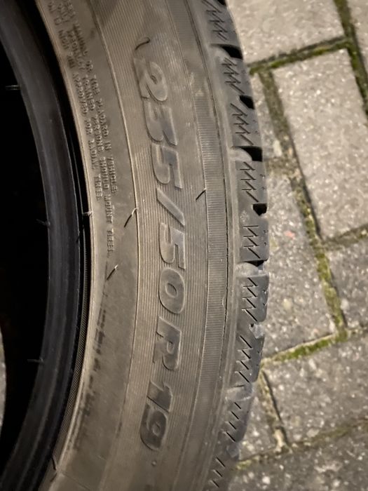 Sprzedam używane zimowe opony 235/50/19
