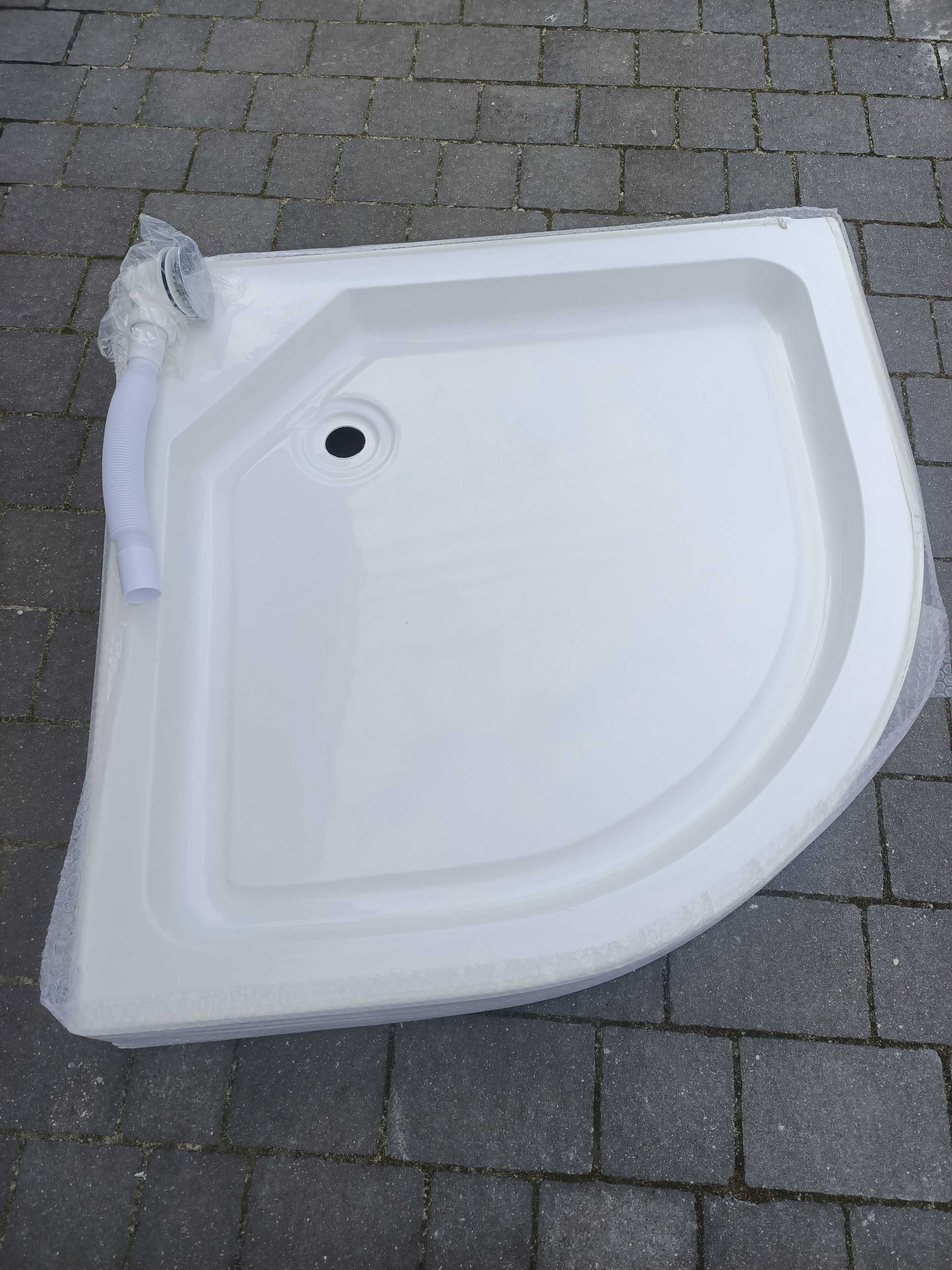 Brodzik akrylowy narożny 90 cm ze stelażem i syfonem.