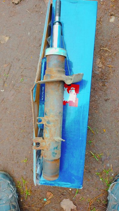 Амортизатор передний правый Citroen c3/C2  02-09год