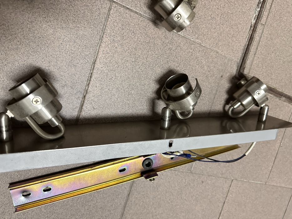 Candeeiros de tecto para focos