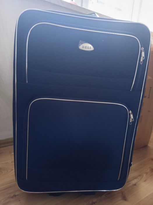 Duża walizka podróżna firmy DELi