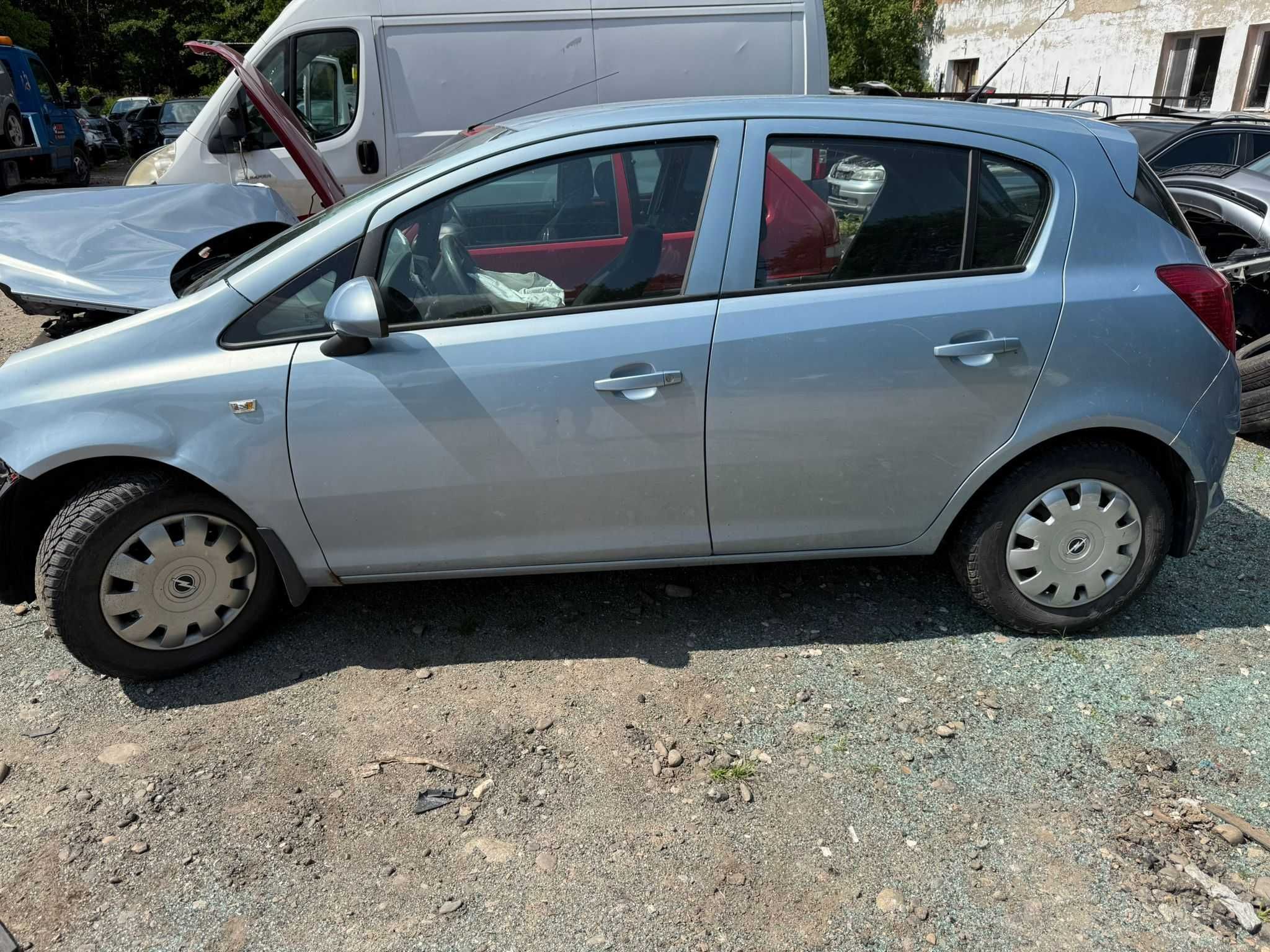 Goły słupek corsa D 1.2 kod silnika: z12xep