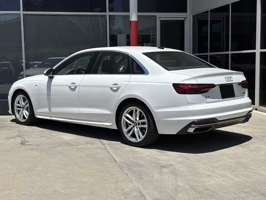 Audi A4      2023