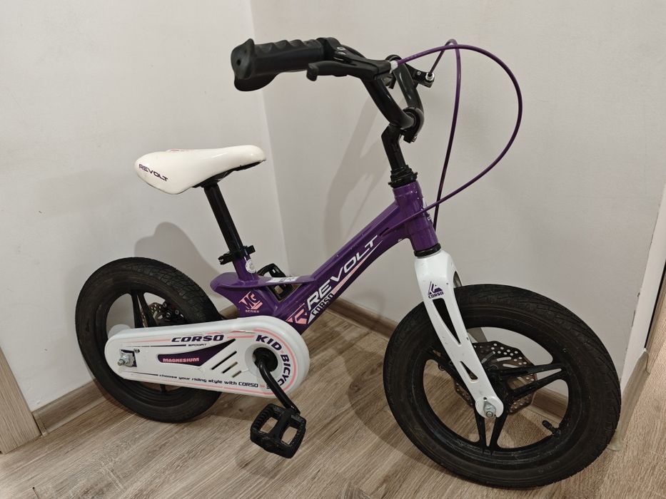 Дитячий велосипед Revolt