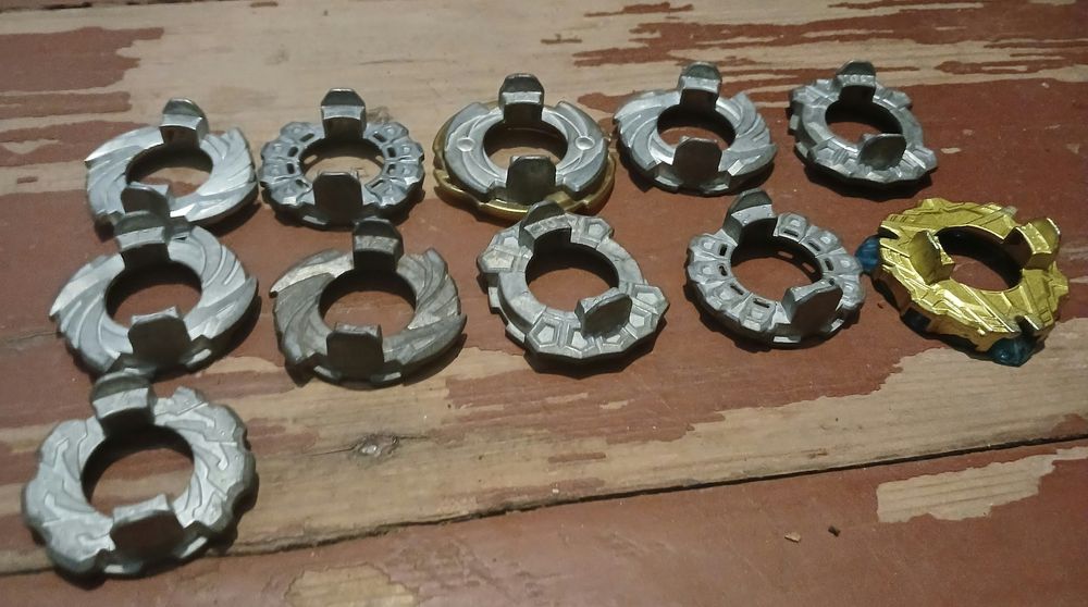 Продажа бейблейдів,состояние:хорошое,ЦІНА НА ВСЕ РАЗНА