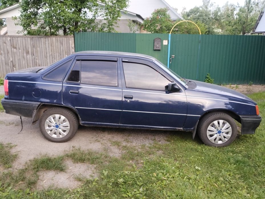 Опель кадет 1.3. бензин