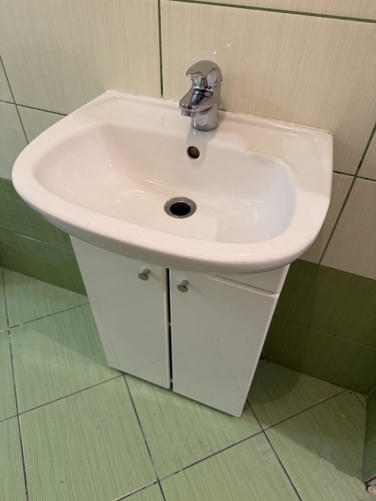Umywalka z szafką  w bardzo dobrym stanie