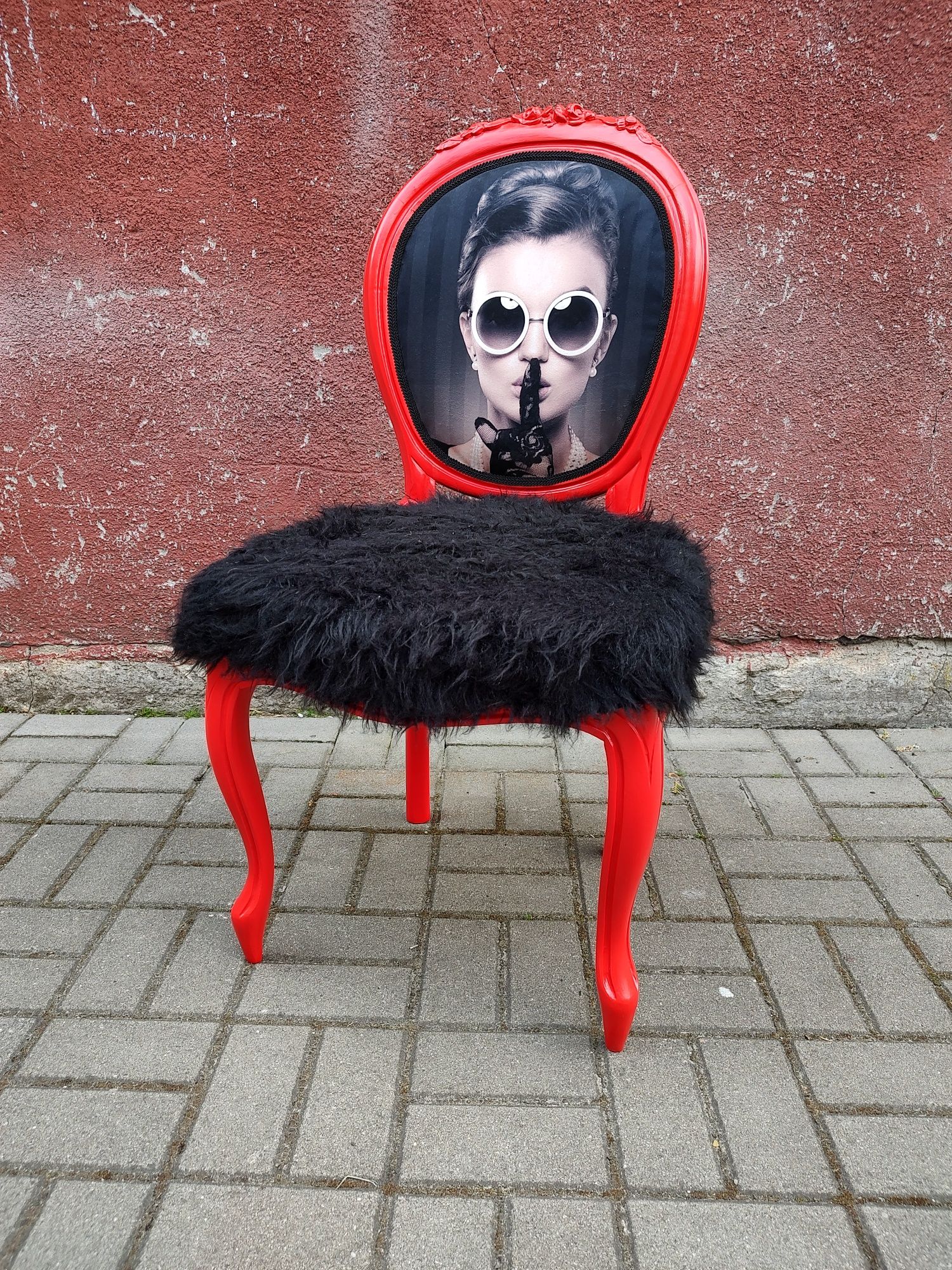Krzesło czerwone
