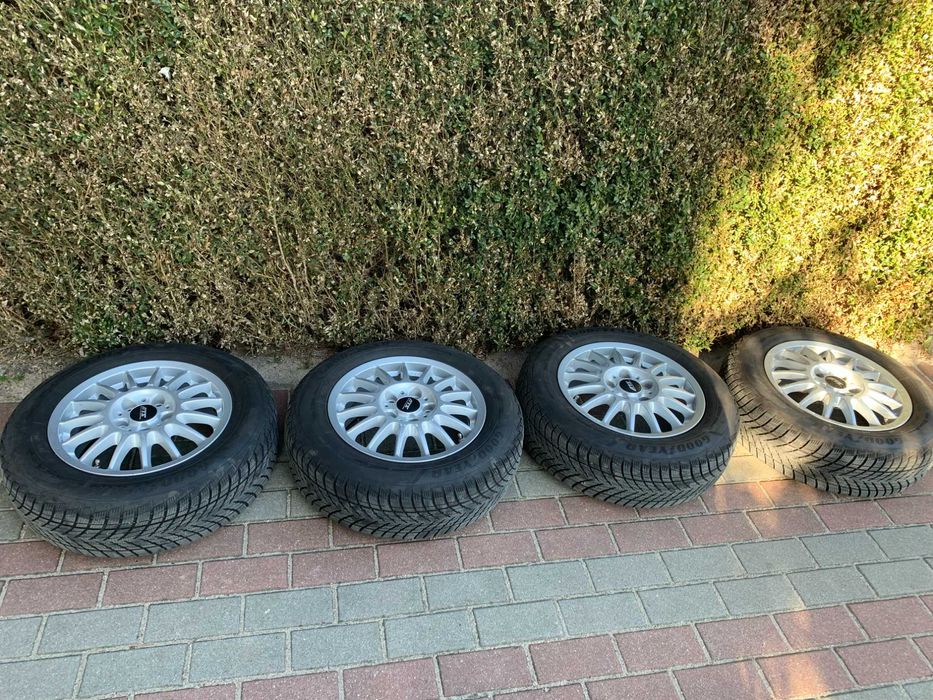 Koła  15" 2 letnie Alu z opon. zimowymi  Goodyer kl. premium VW Skoda