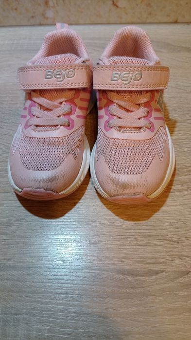 Śliczne buty przejściowe, półbuty ,adidasy na rzepę Bejo 24