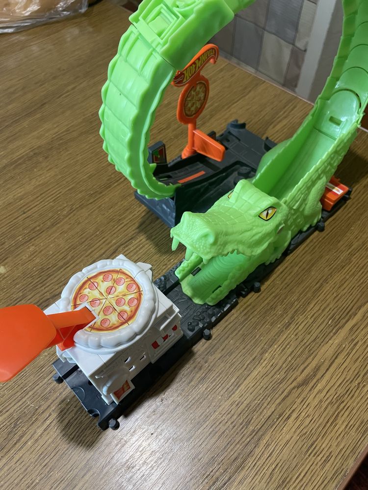 Hot wheels трек алігатор