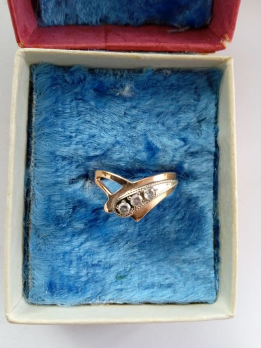 Золота каблучка.  Проба 585.