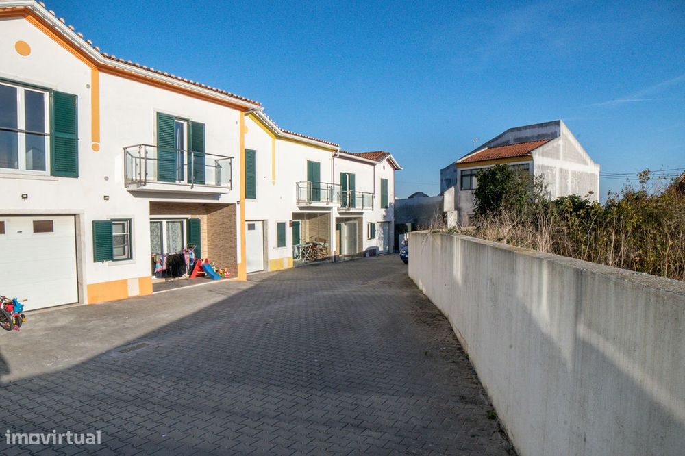 Moradia T4 | Condomínio Privado | 240M² | Garagem Box | Mafra