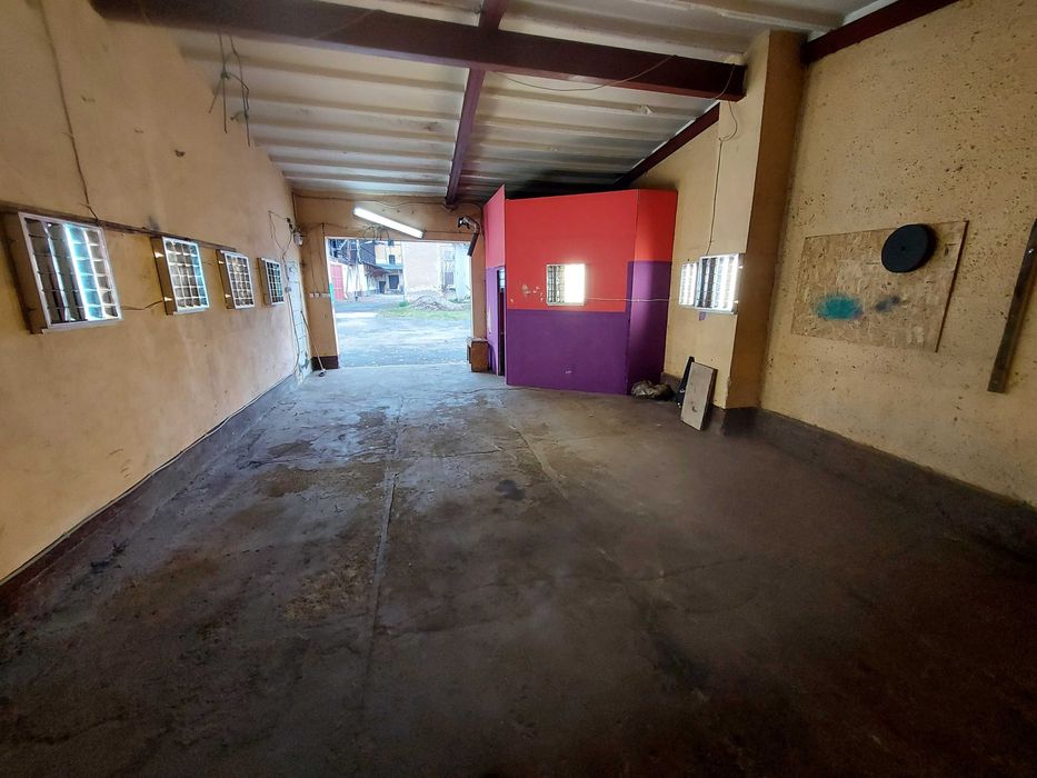 Garaż warsztat samochodowy z pokojem socjalnym