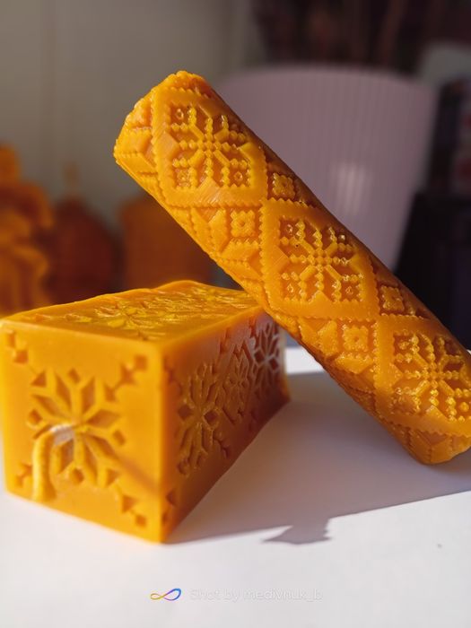 Воскові свічки, різдвяні подарунки