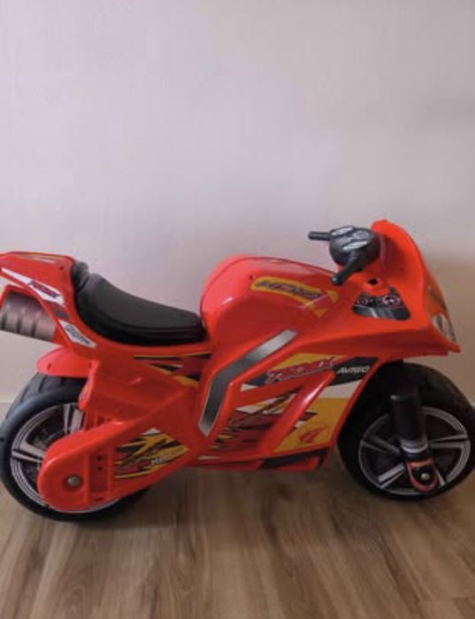 Mota tipo triciclo para criança SEM motor. Ideal para prenda